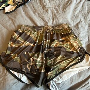 Women's Savage Silkies -Tiger Stripe Savage Tacticians running shorts large camo